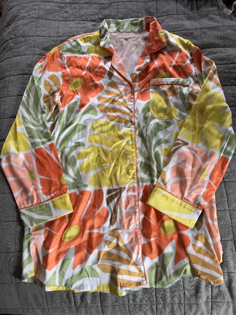 World Market 60s Style Flower Satin Button Down Pajama Top Size Small/Medium